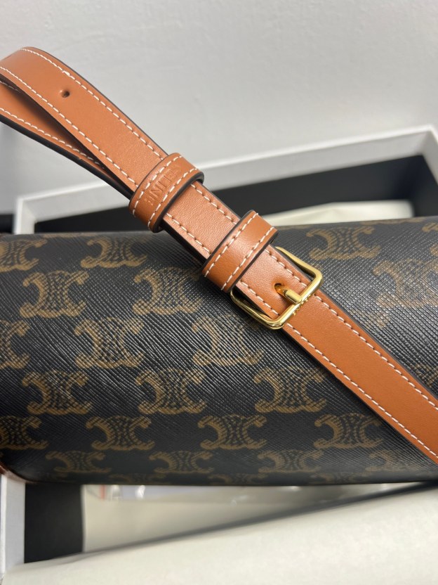 セリーヌ「Celine」トリアンフ モノグラム サドルバッグ