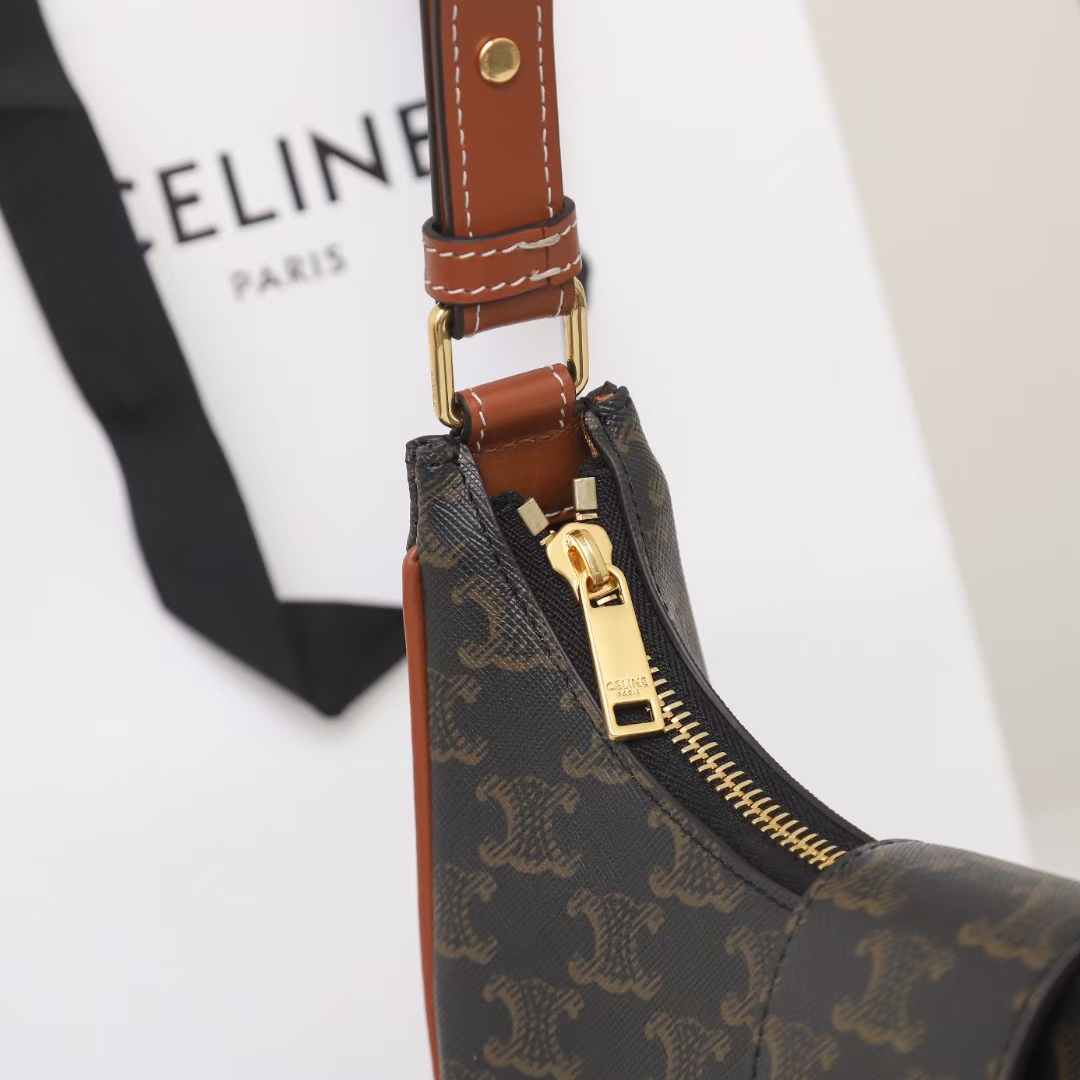 セリーヌ「Celine」 AVA モノグラム アンダーアームバッグ