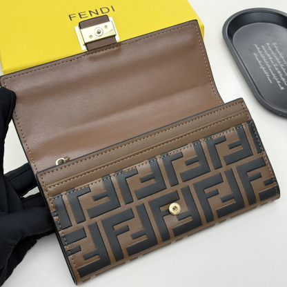 フェンディ「Fendi」マルチファンクション ロング財布