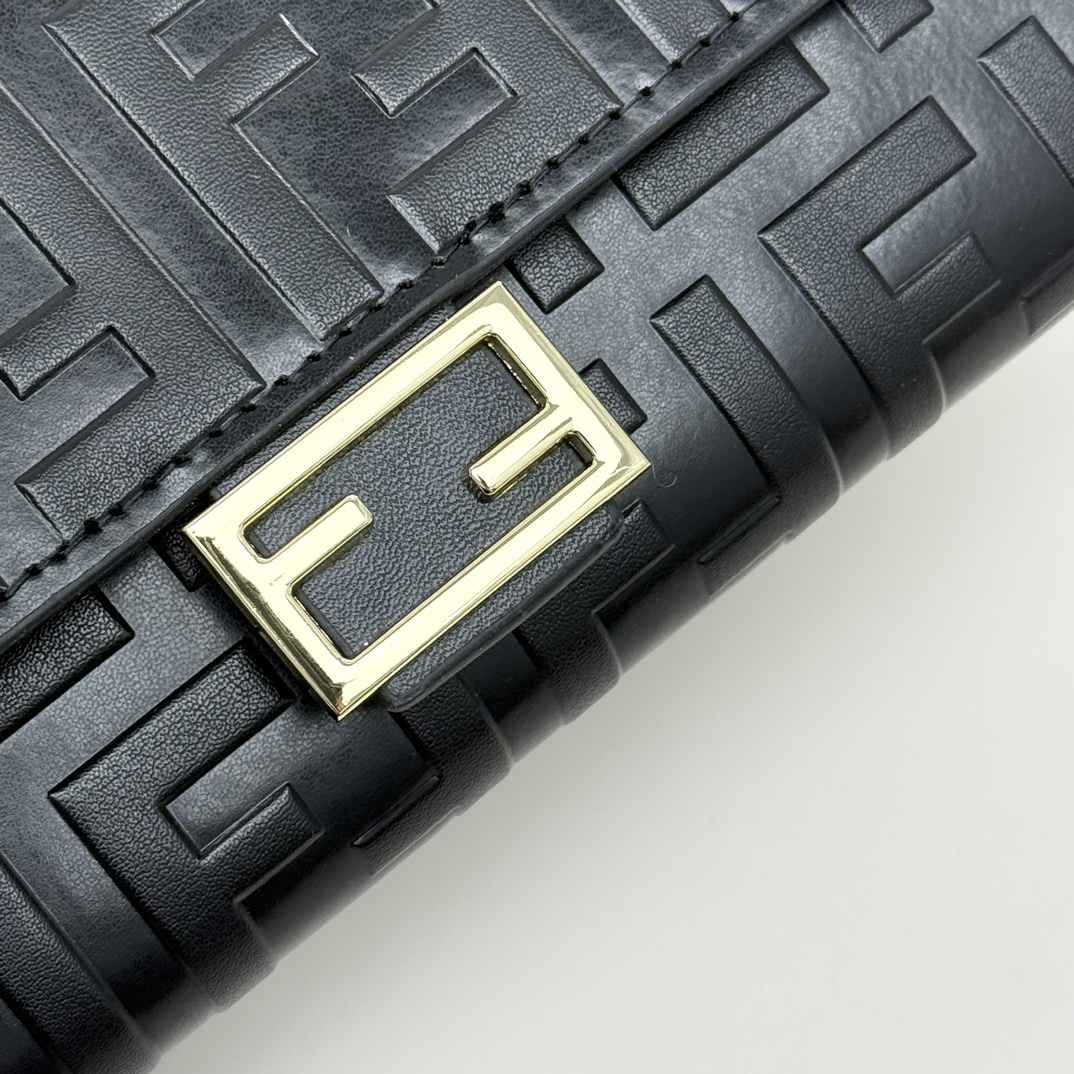 フェンディ「Fendi」マルチファンクション ロング財布