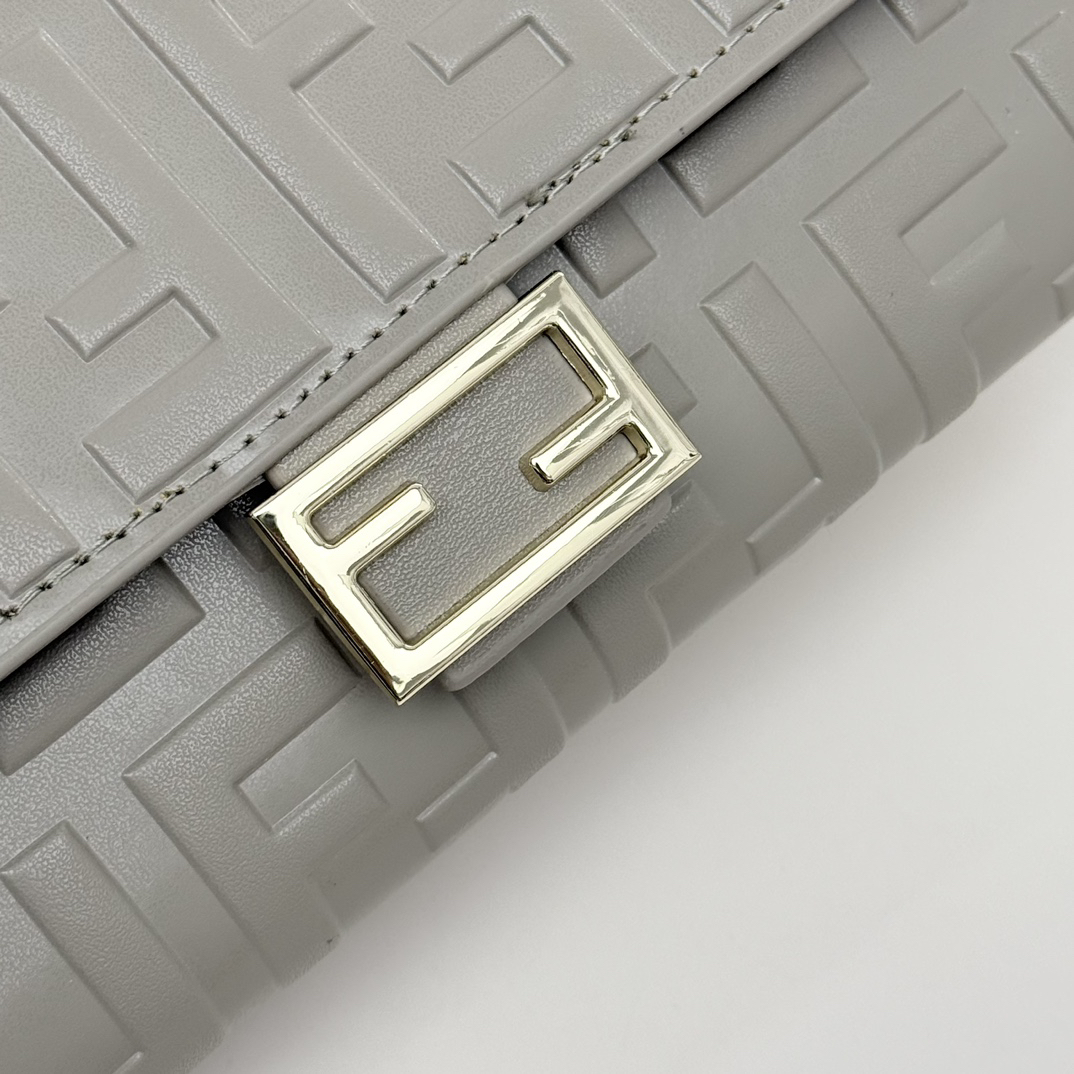 フェンディ「Fendi」マルチファンクション ロング財布
