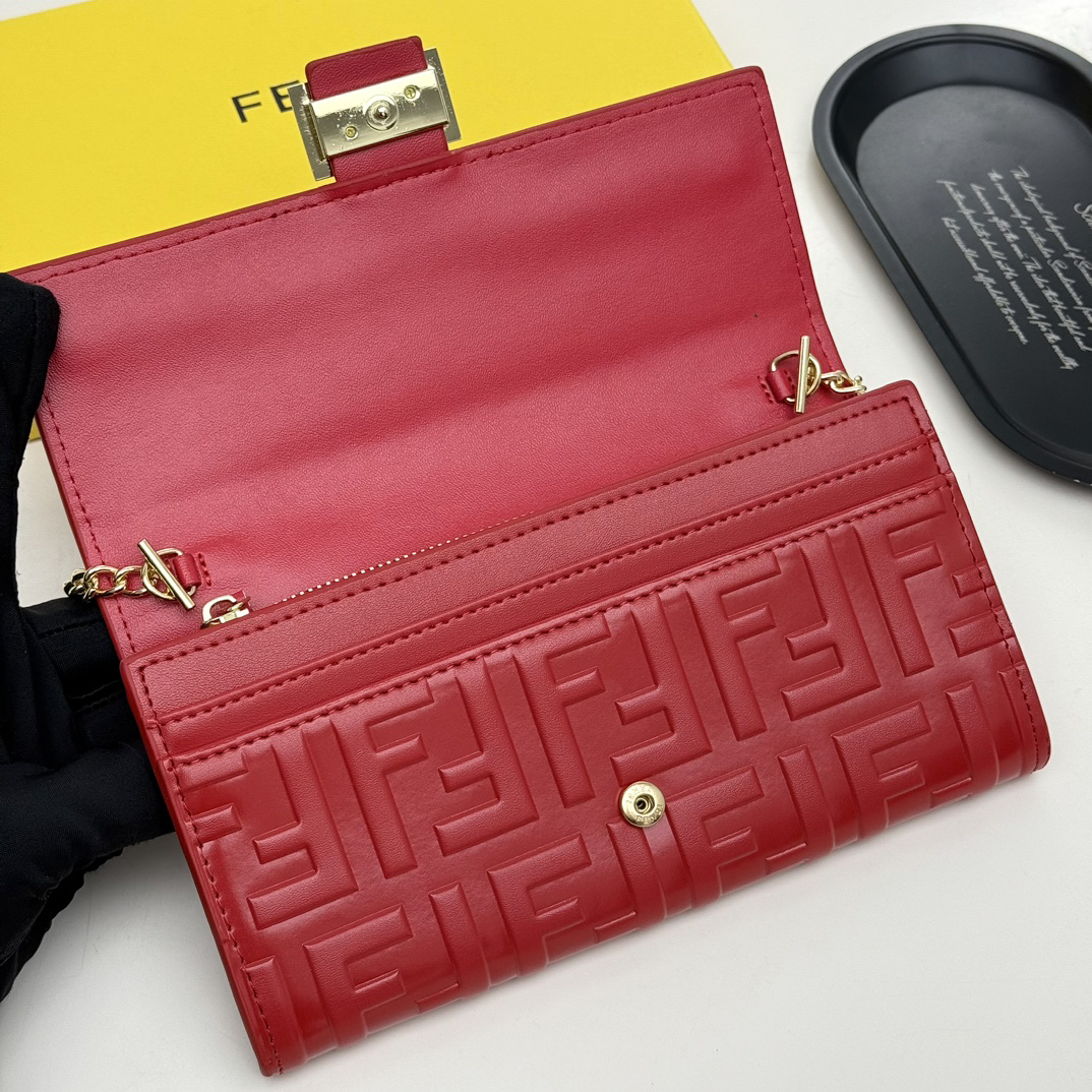 フェンディ「Fendi」マルチファンクション チェーンウォレット
