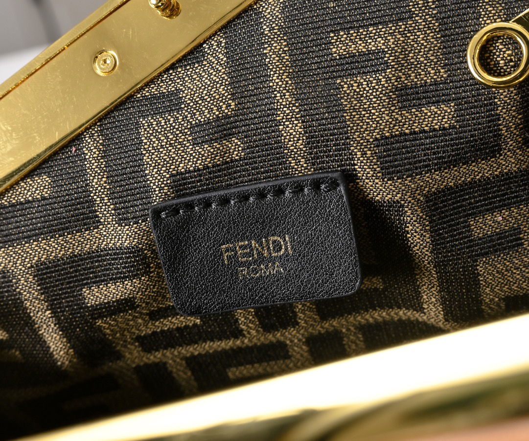 フェンディ「Fendi」 First ハンドバッグ