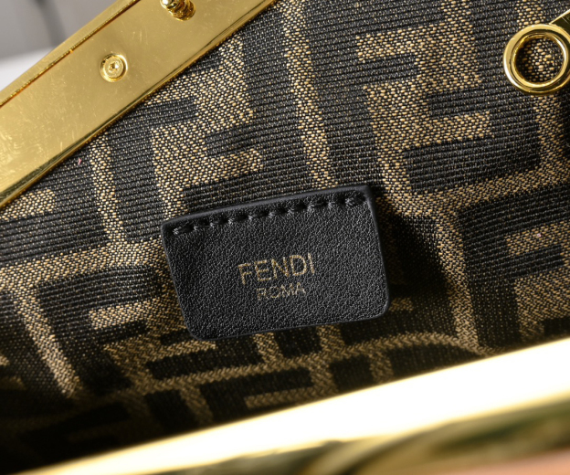 フェンディ「Fendi」 First ハンドバッグ