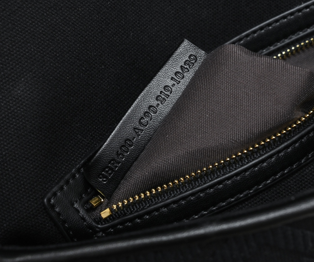 フェンディ「Fendi」Baguette FFエンブロイダリー ショルダーバッグ