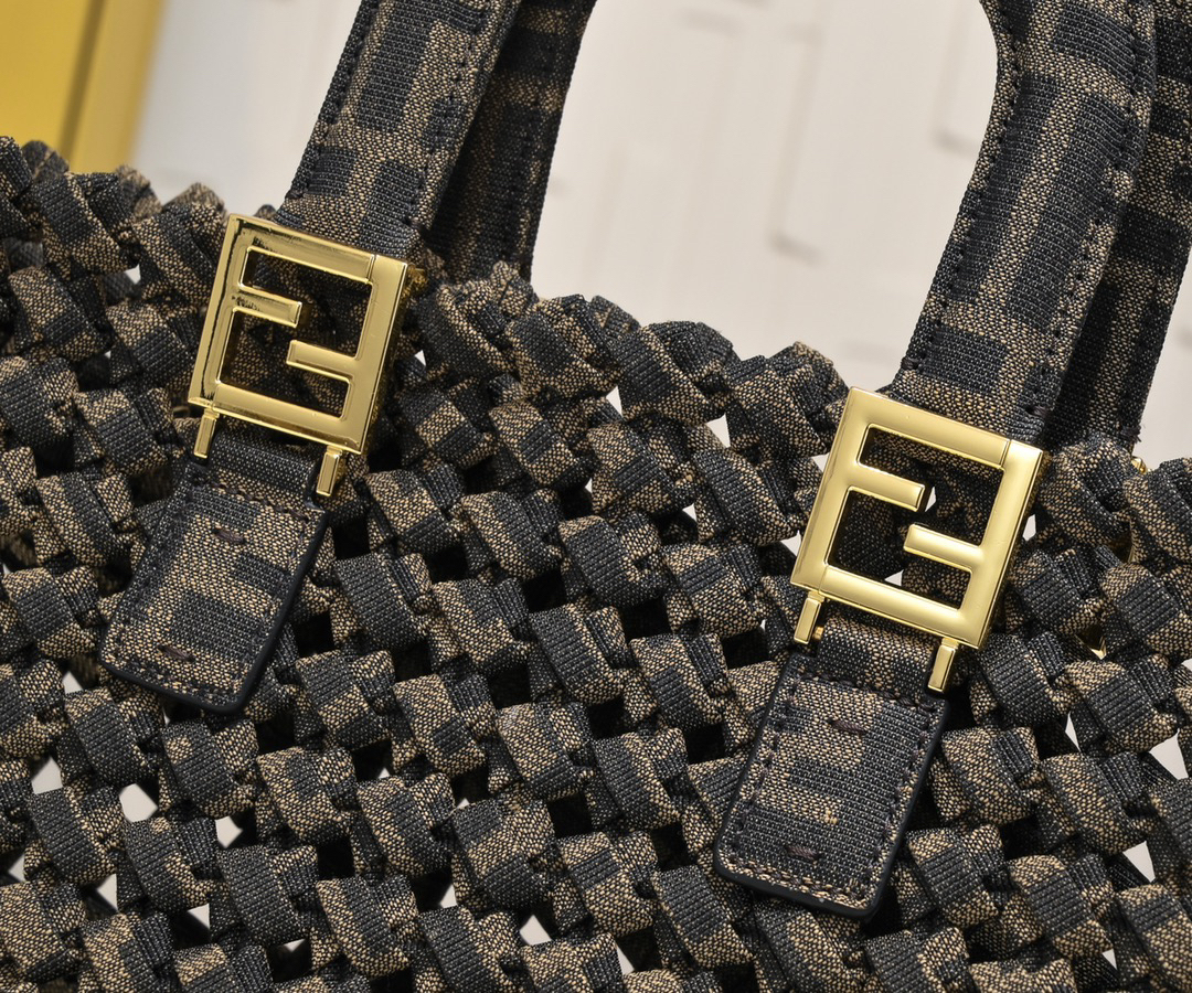 フェンディ「Fendi」FF Tote メディウム ショルダーバッグ
