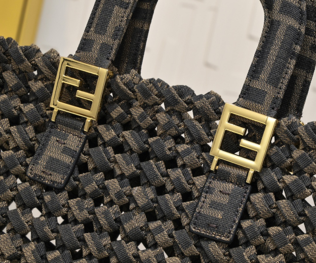フェンディ「Fendi」FF Tote メディウム ショルダーバッグ