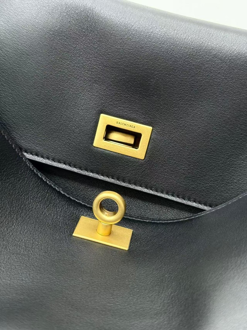 バレンシアガ「Balenciaga」Rodeo クロスボディバッグ