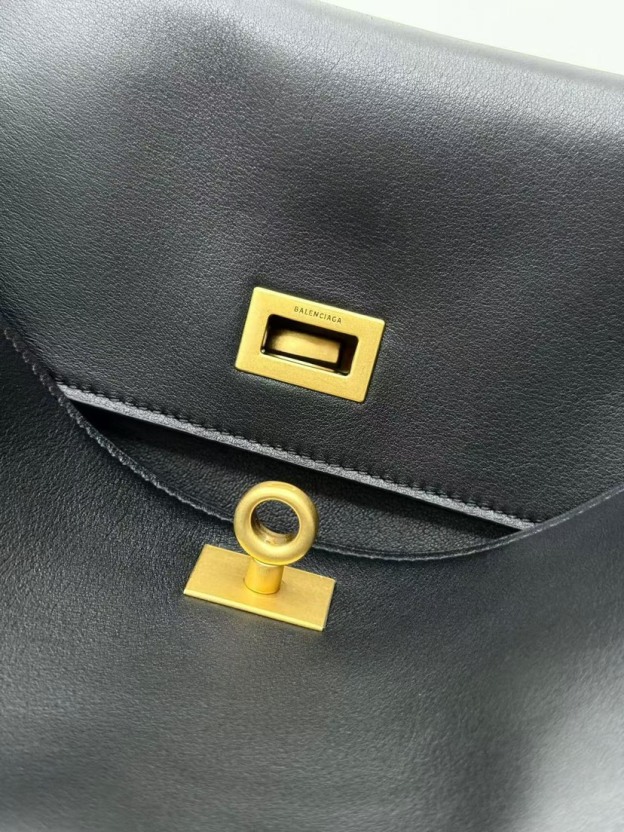 バレンシアガ「Balenciaga」Rodeo クロスボディバッグ