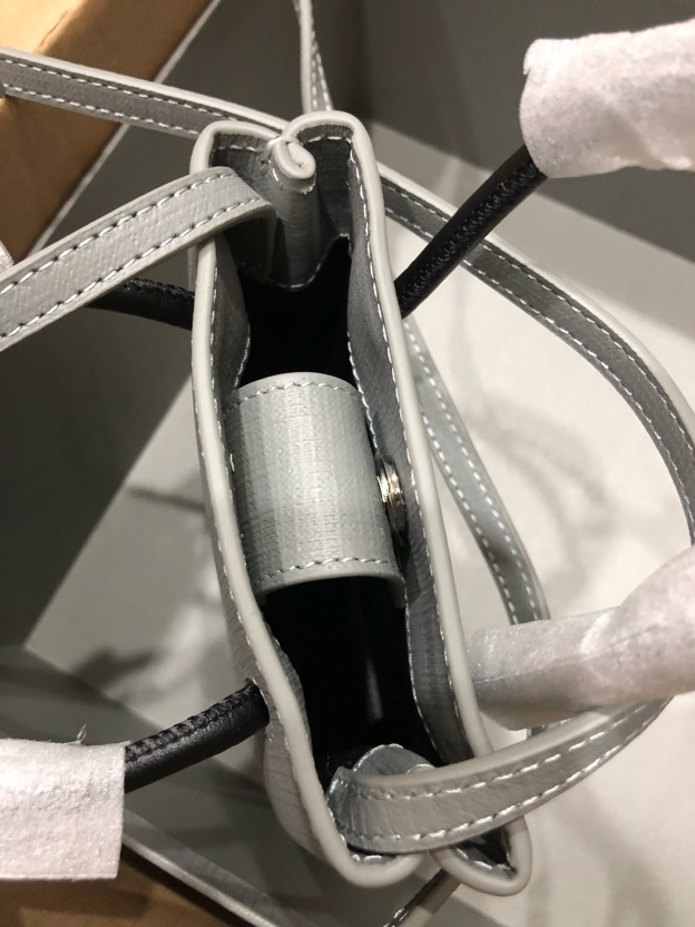 バレンシアガ「Balenciaga」Everyday スクエア レザーバッグ