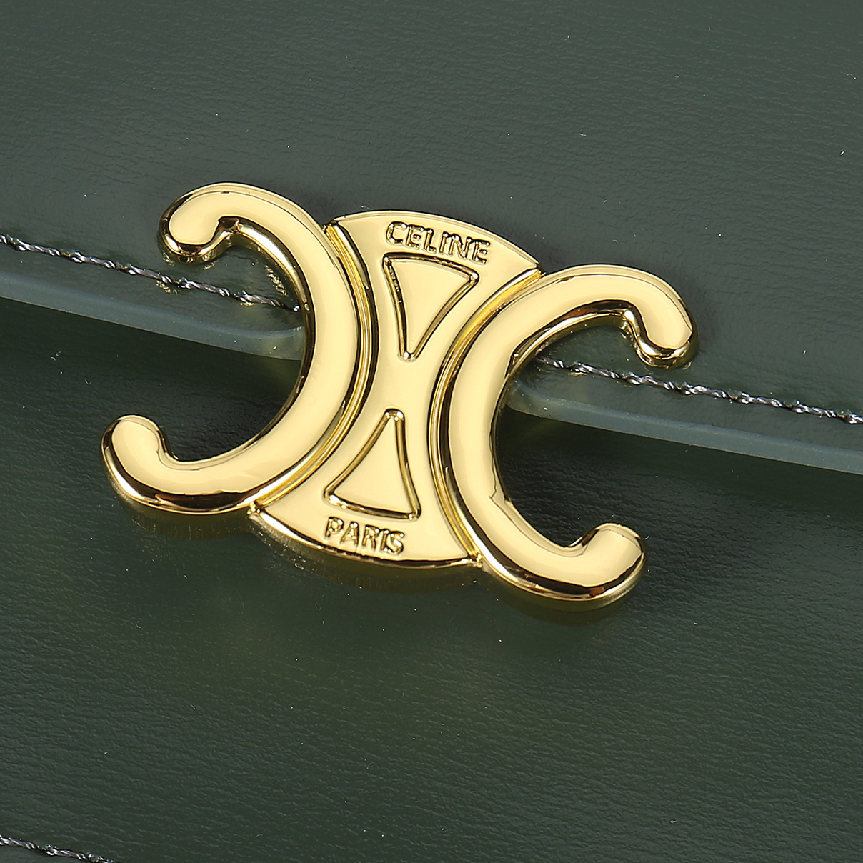 セリーヌ「Celine」新作 チェーン付き TRIOMPHE カードケース