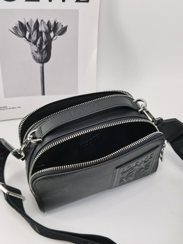 ロエベ「Loewe」ボディ カメラバッグ ミニ(サテンカーフ) カメラバッグ