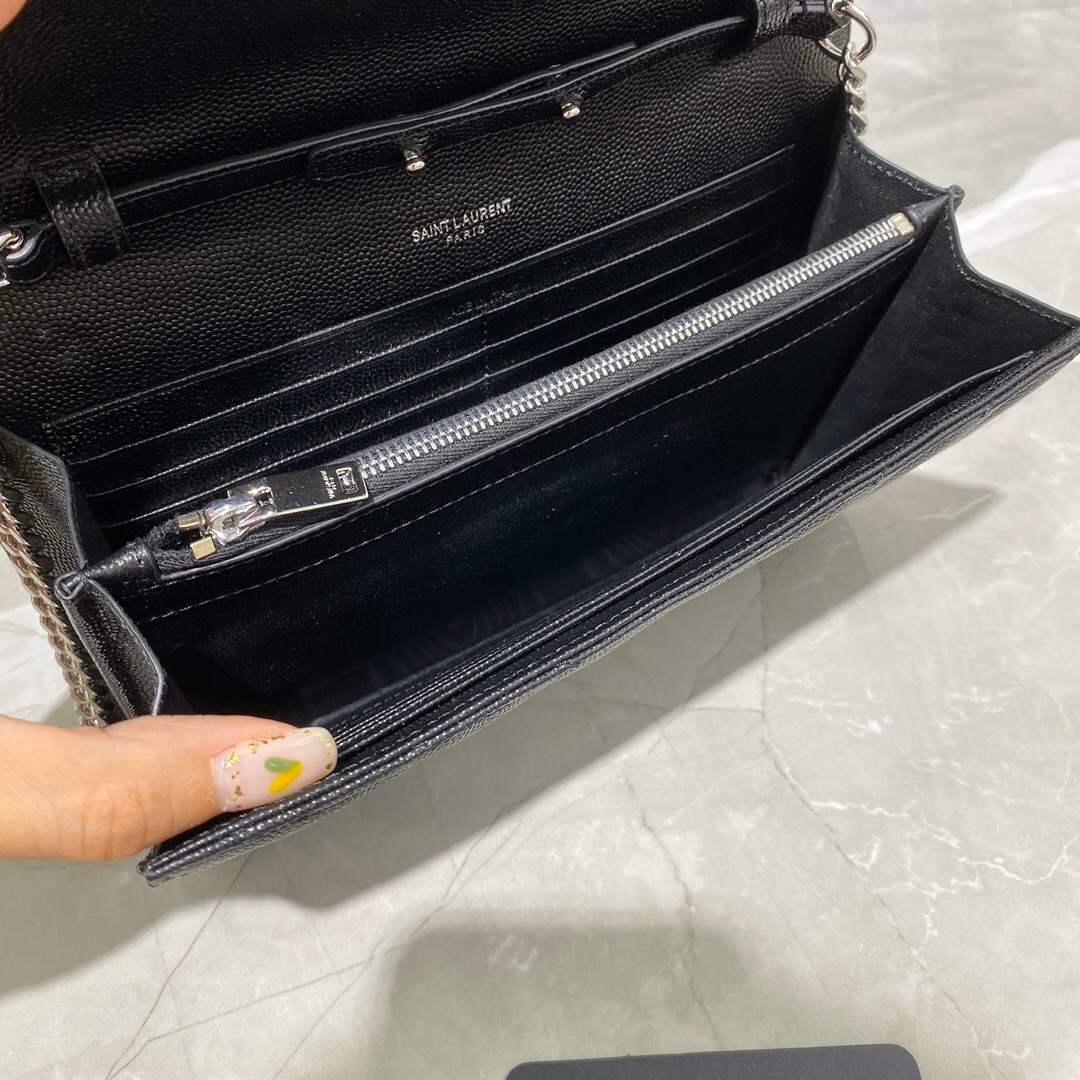 サンローラン「Saint Laurent」‌ MONOGRAM キャビアレザー エンンベロープバッグ‌