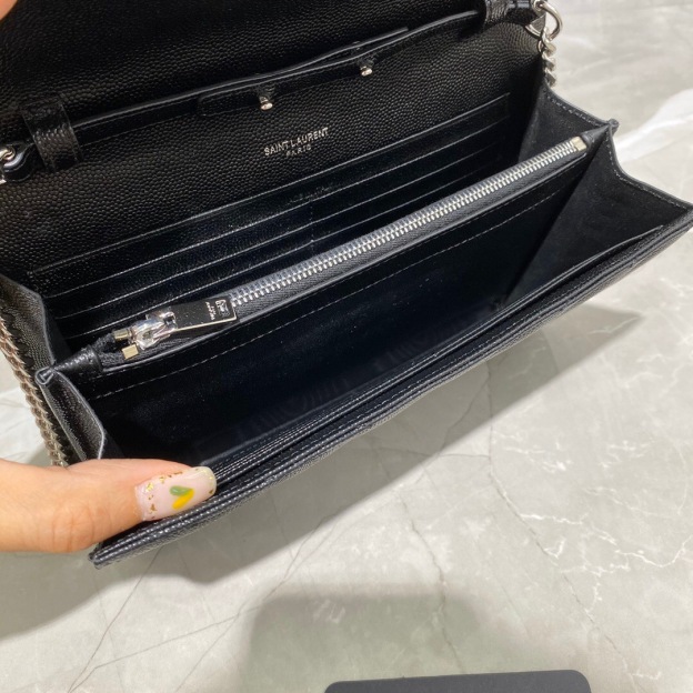 サンローラン「Saint Laurent」‌ MONOGRAM キャビアレザー エンンベロープバッグ‌