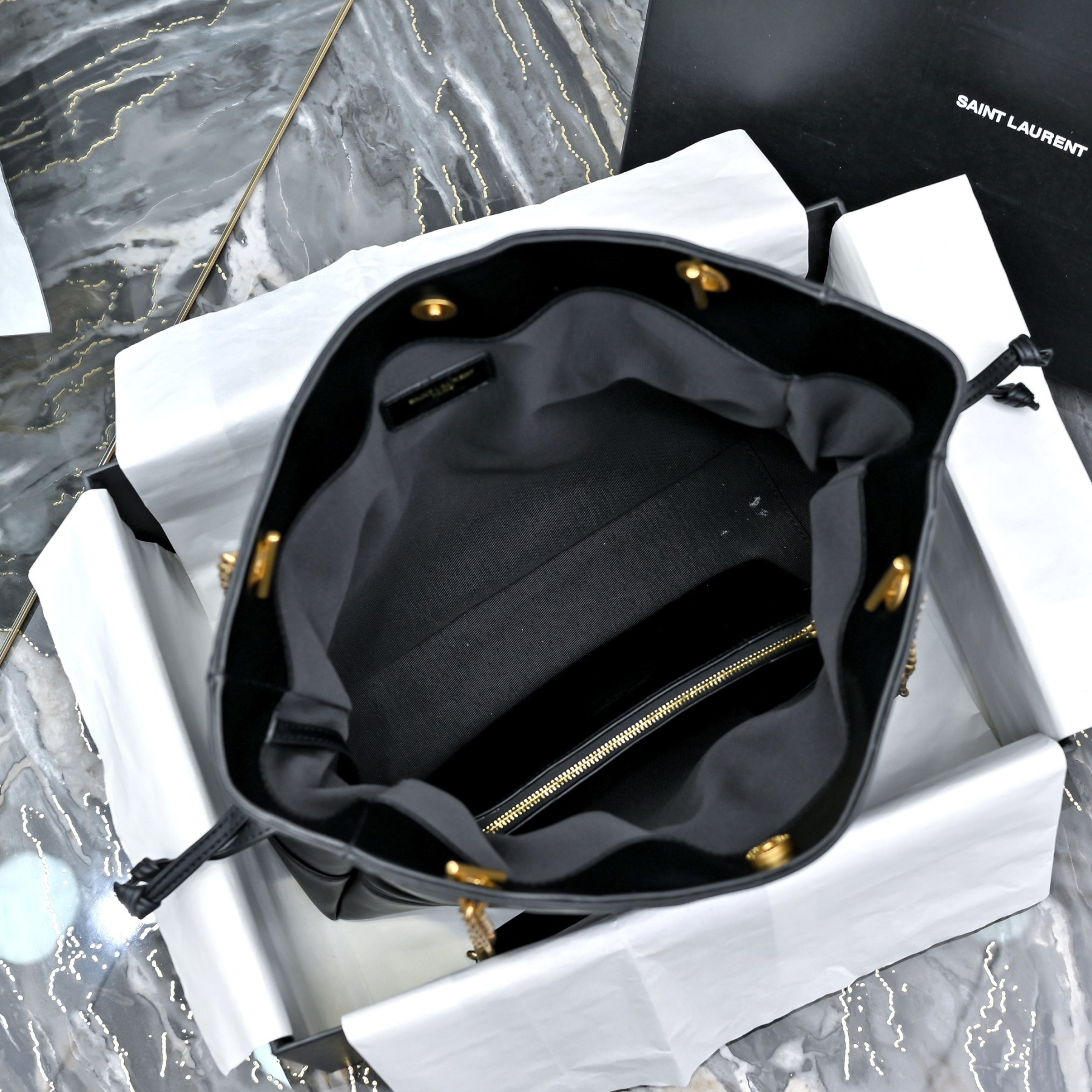 サンローラン「Saint Laurent」‌POCHON ドローストリングバケットバッグ