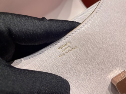 エルメス「Hermès」 Chevre Mysore Mauve pale カードケース