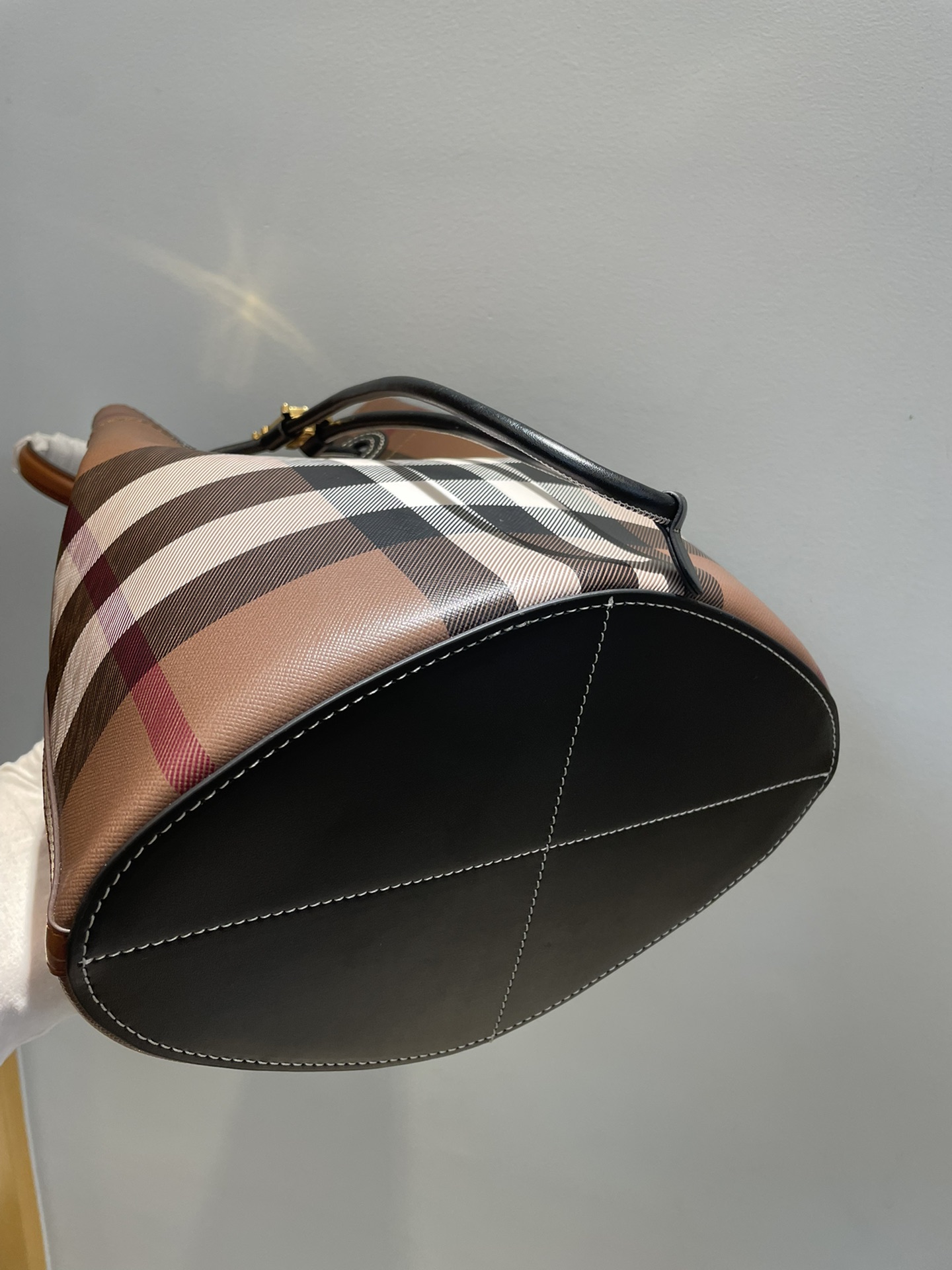 バーバリー「Burberry」TBモノグラム レザー&キャンバス ミニ ウォーターバッグ