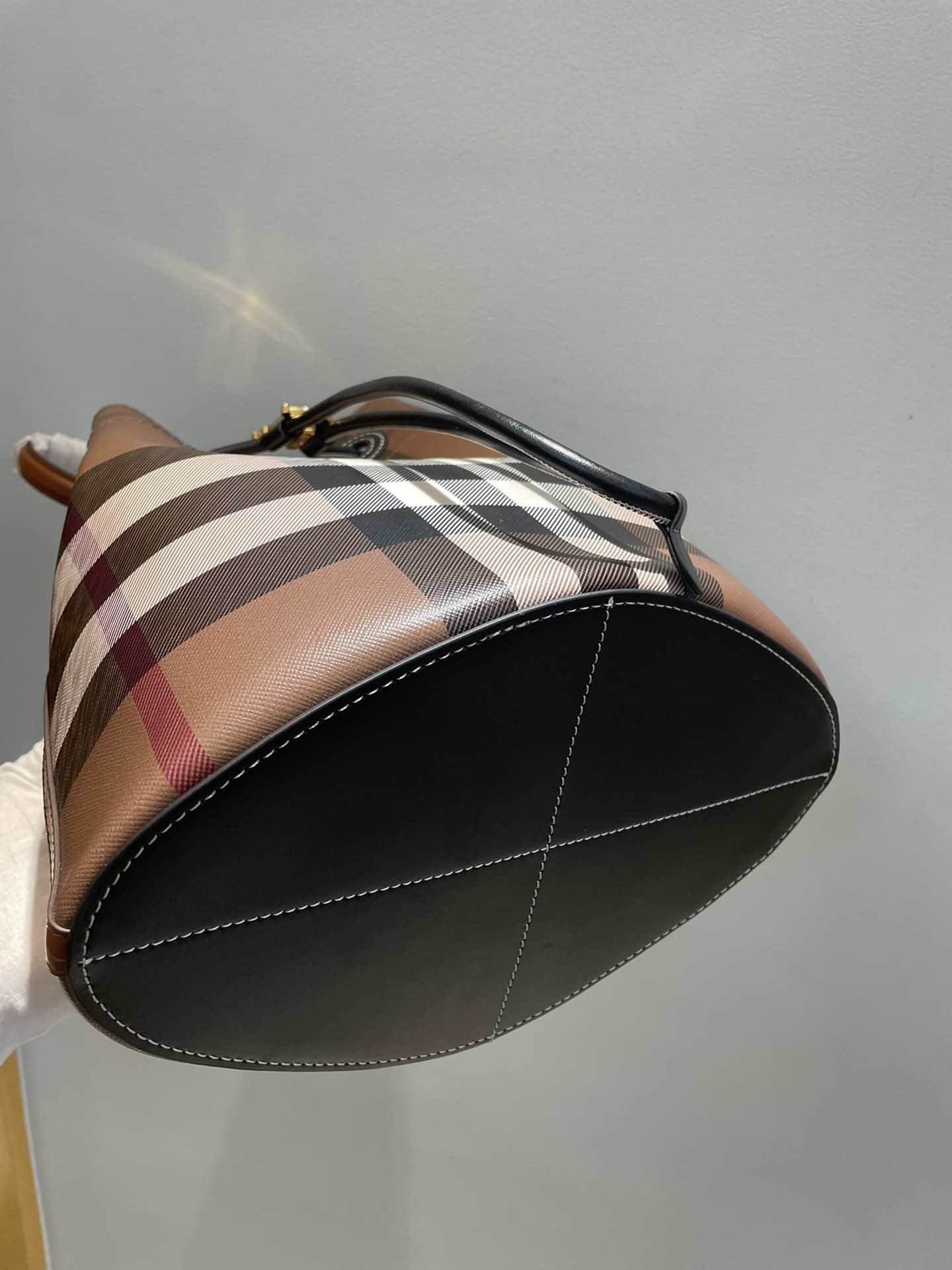 バーバリー「Burberry」TBモノグラム レザー&キャンバス ミニ ウォーターバッグ