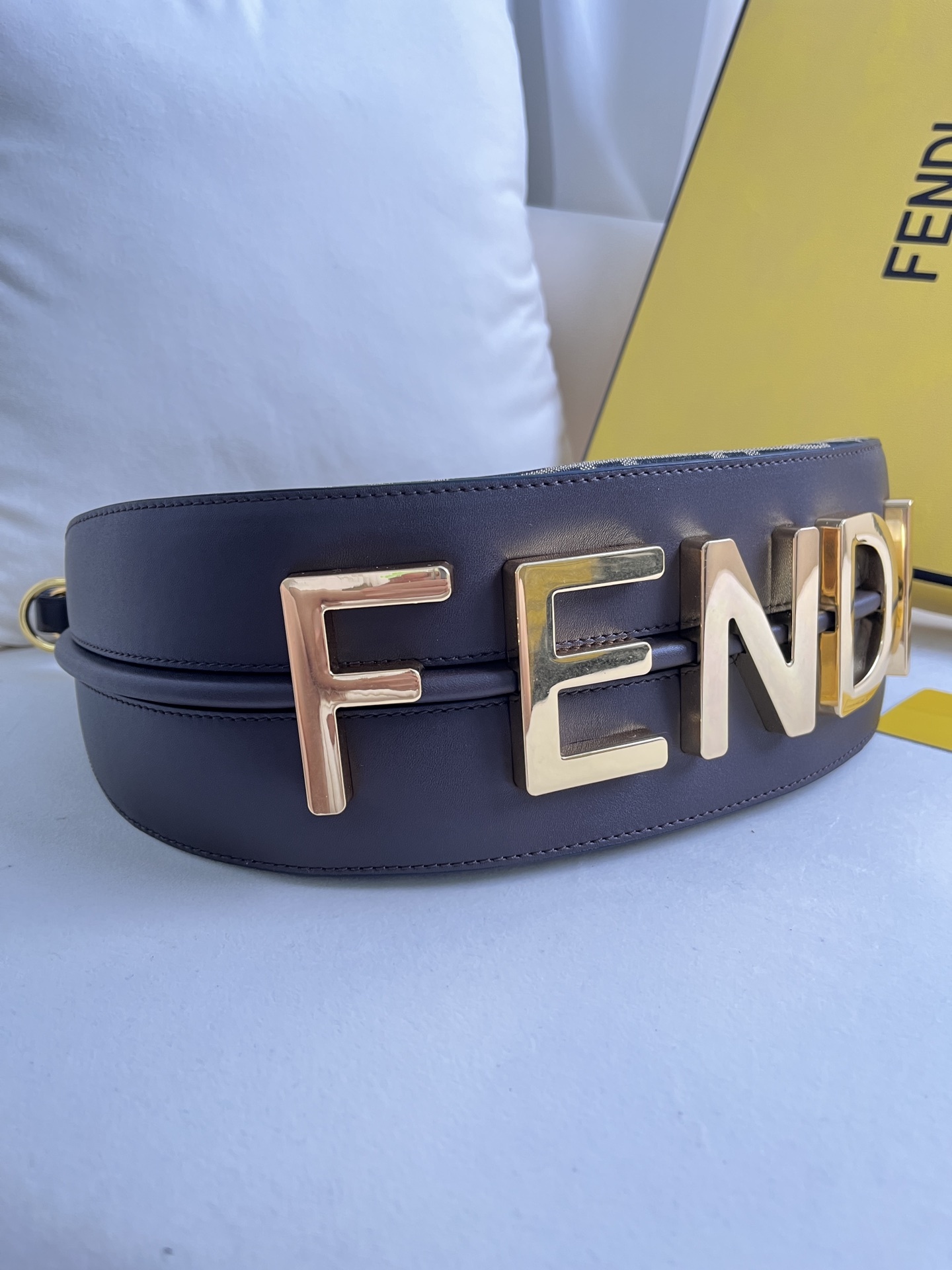フェンディ「Fendi」  プラフィー アンダーアームバッグ