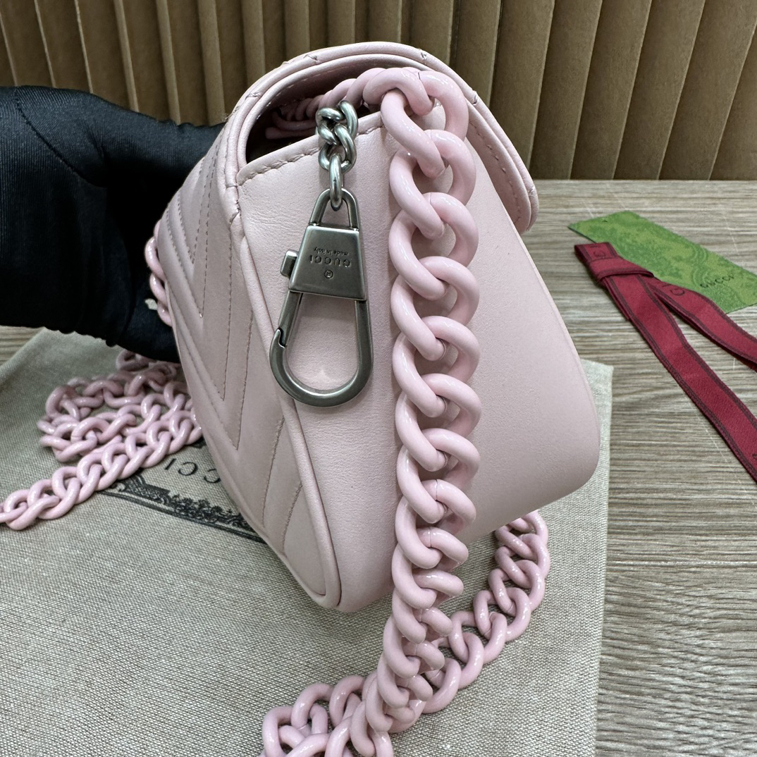 グッチ「Gucci」Vステッチ レザー ウエストバッグ