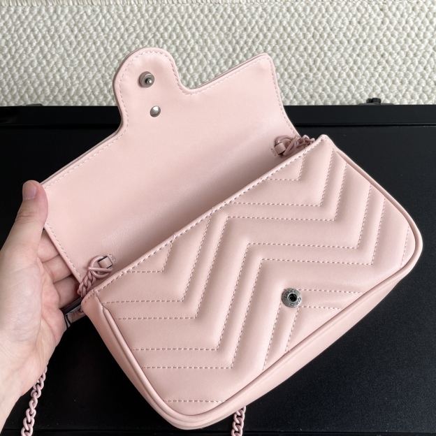 グッチ「Gucci」マーモント ミニ チェーン バッグ