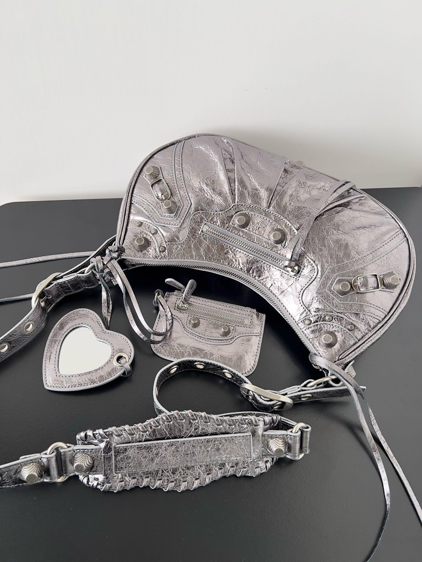 バレンシアガ「Balenciaga」ショルダーバッグ