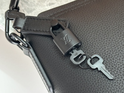 ルイ・ヴィトン「Louis Vuitton」LOCK IT TOTE バッグ