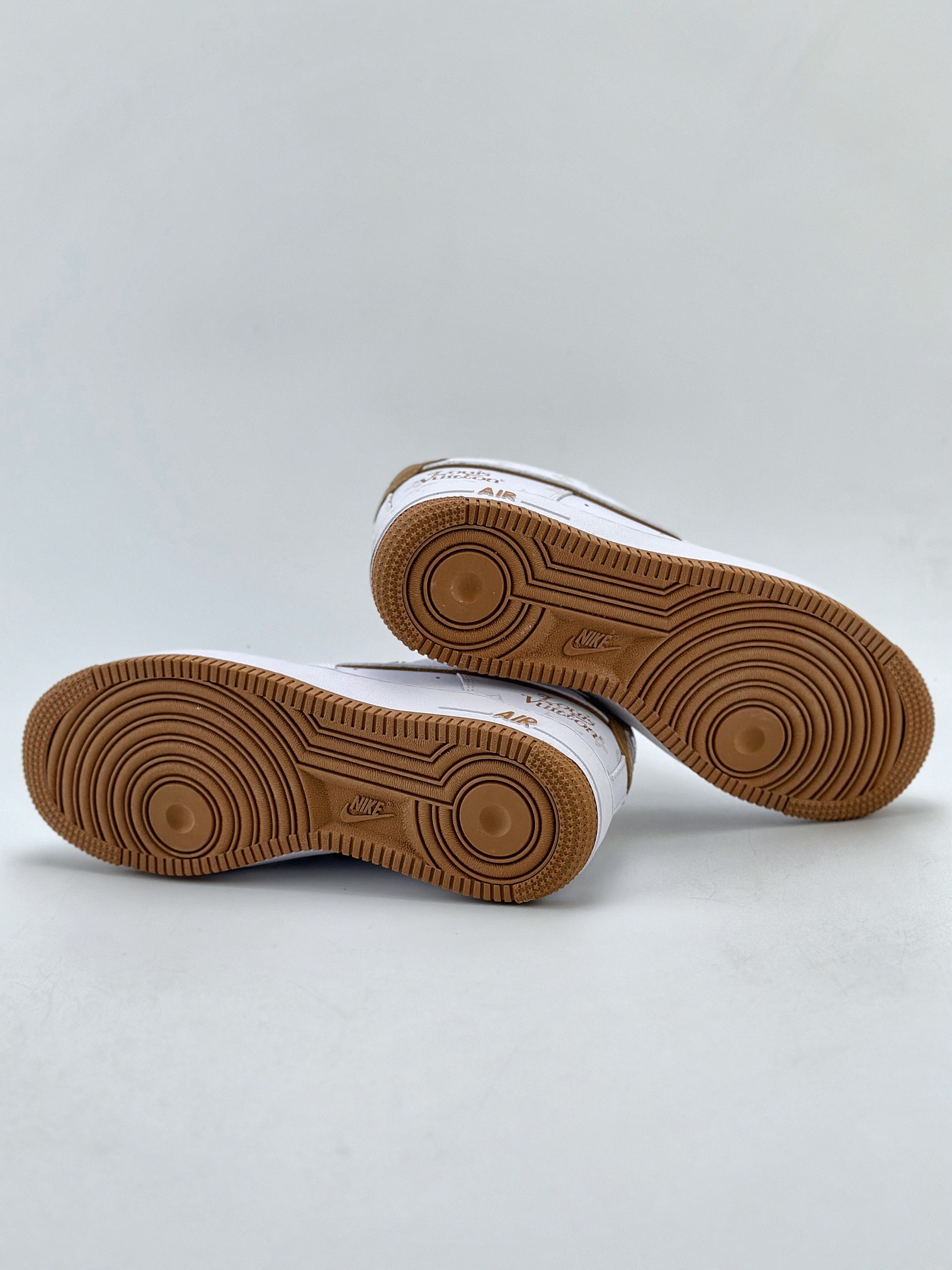 「コラボモデル」Louis Vuitton x Nike Air Force 1 Low スニーカー