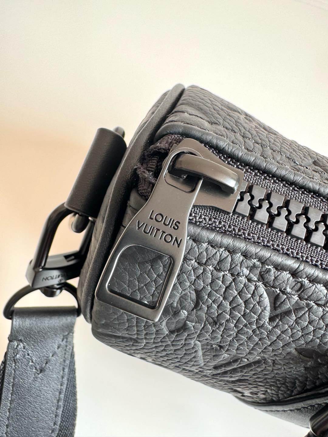 ルイ・ヴィトン「Louis Vuitton」Taurillon Monogram ハンドバッグ