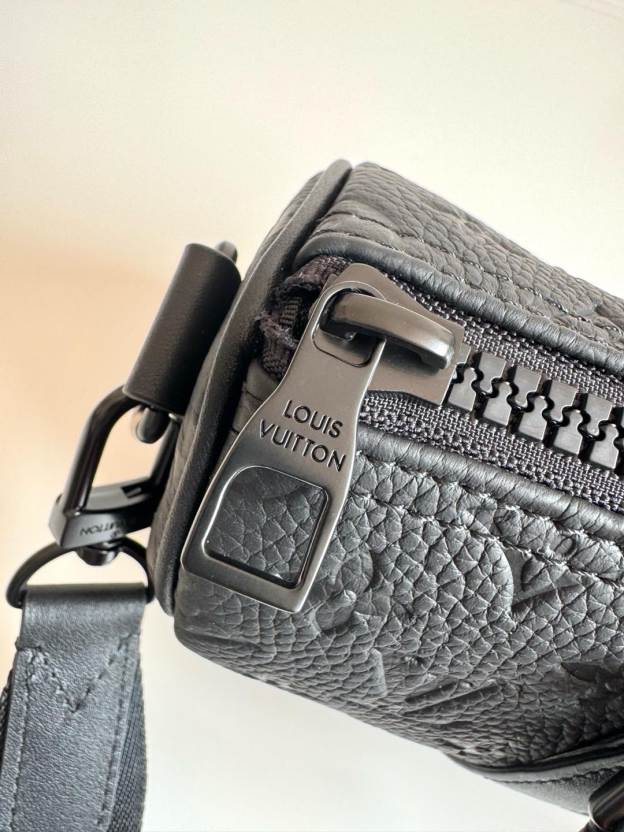 ルイ・ヴィトン「Louis Vuitton」Taurillon Monogram ハンドバッグ