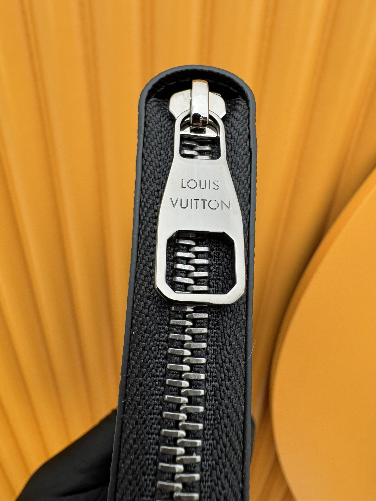 ルイ・ヴィトン「Louis Vuitton」Zippy ラジッパー式長財布