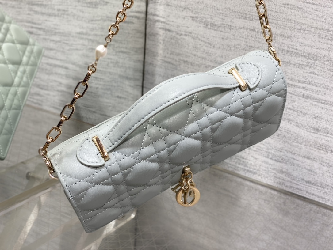 ディオール「Dior」30 MONTAIGNE パールチェーン クラッチバッグ