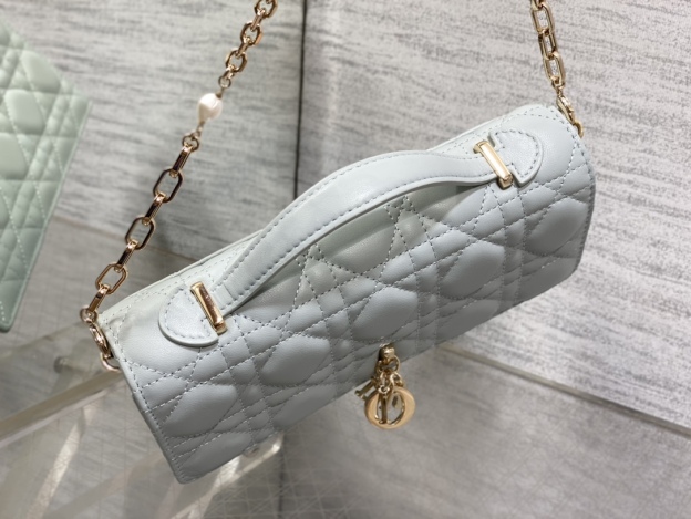 ディオール「Dior」30 MONTAIGNE パールチェーン クラッチバッグ