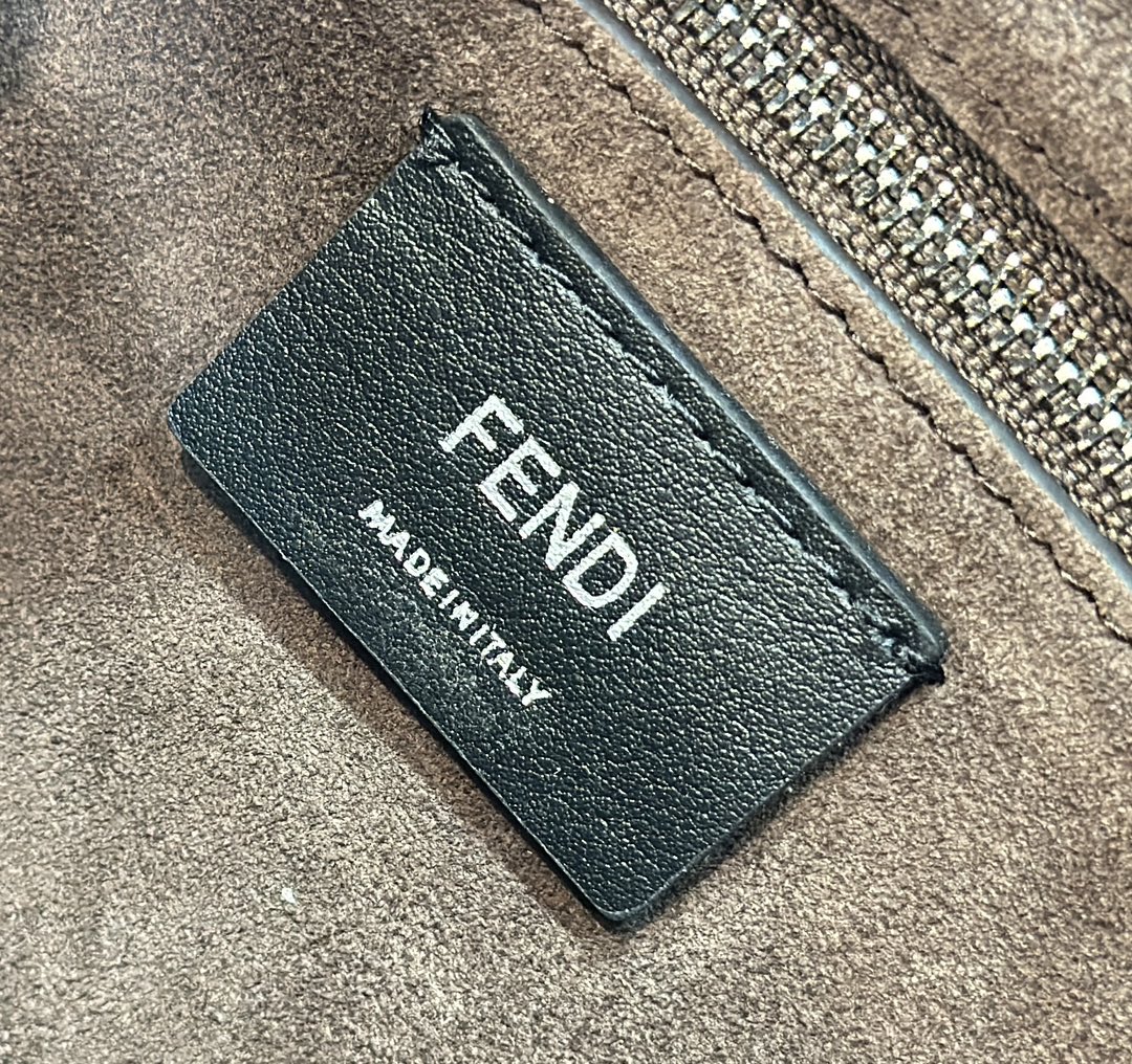 フェンディ「Fendi」Simy ショルダーバッグ