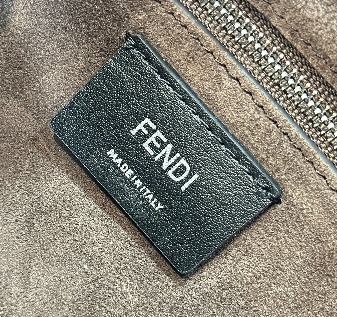 フェンディ「Fendi」Simy ショルダーバッグ