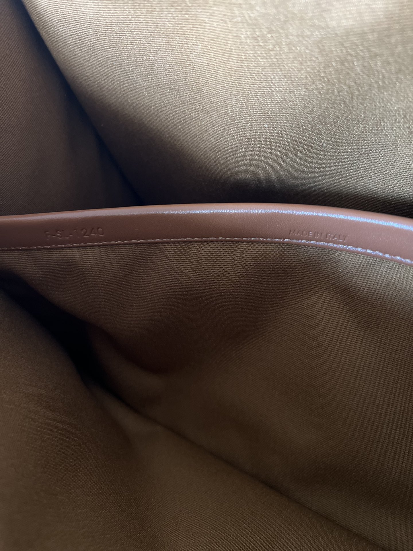 セリーヌ「Celine」TRIOMPHE モノグラム レザー トートバッグ