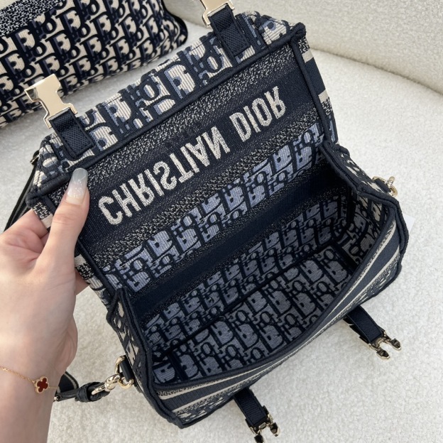 ディオール「Dior」オブリーク エンボスド ショルダーバッグ ブルー