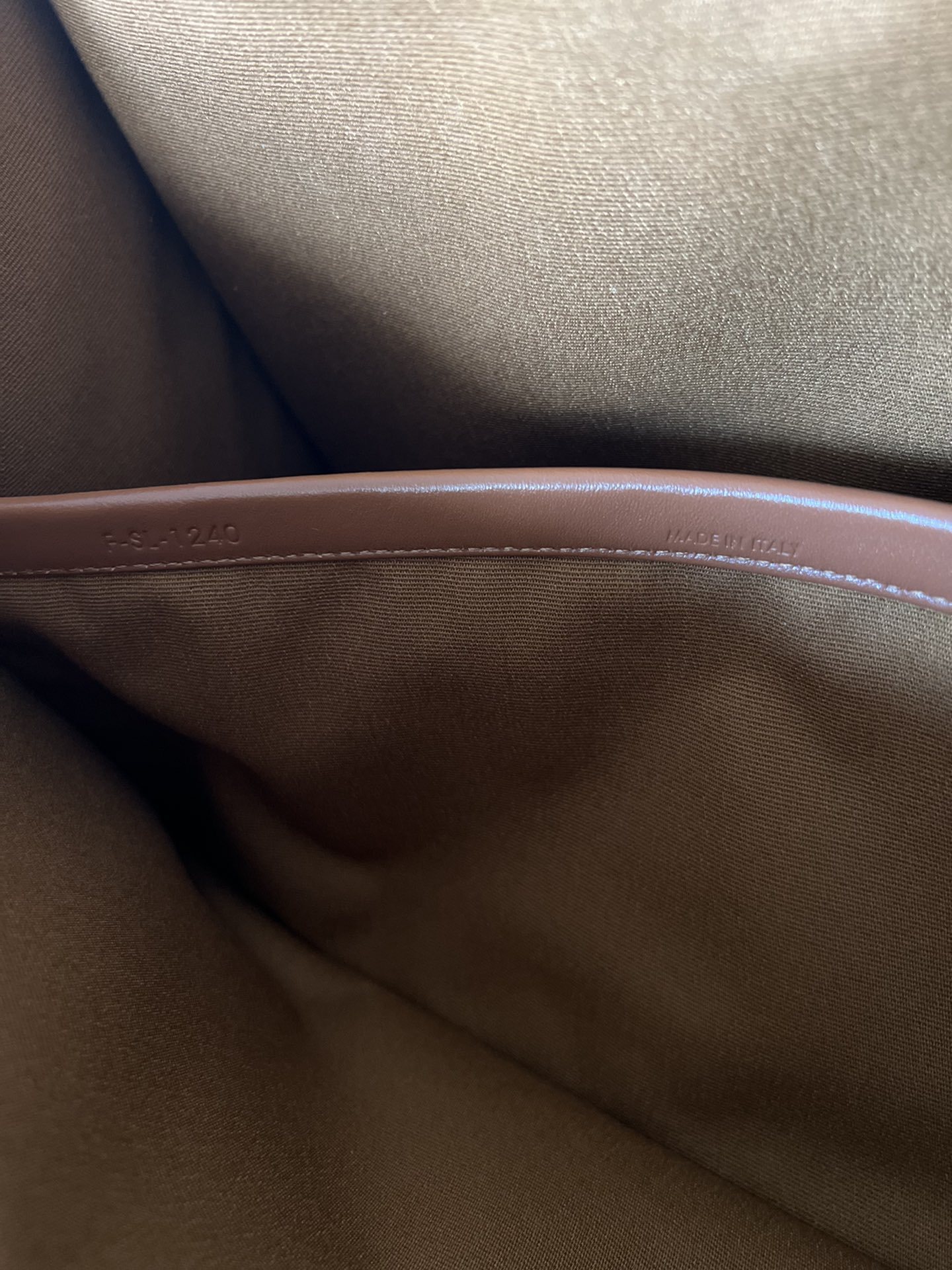 セリーヌ「Celine」TRIOMPHE モノグラム レザー トートバッグ