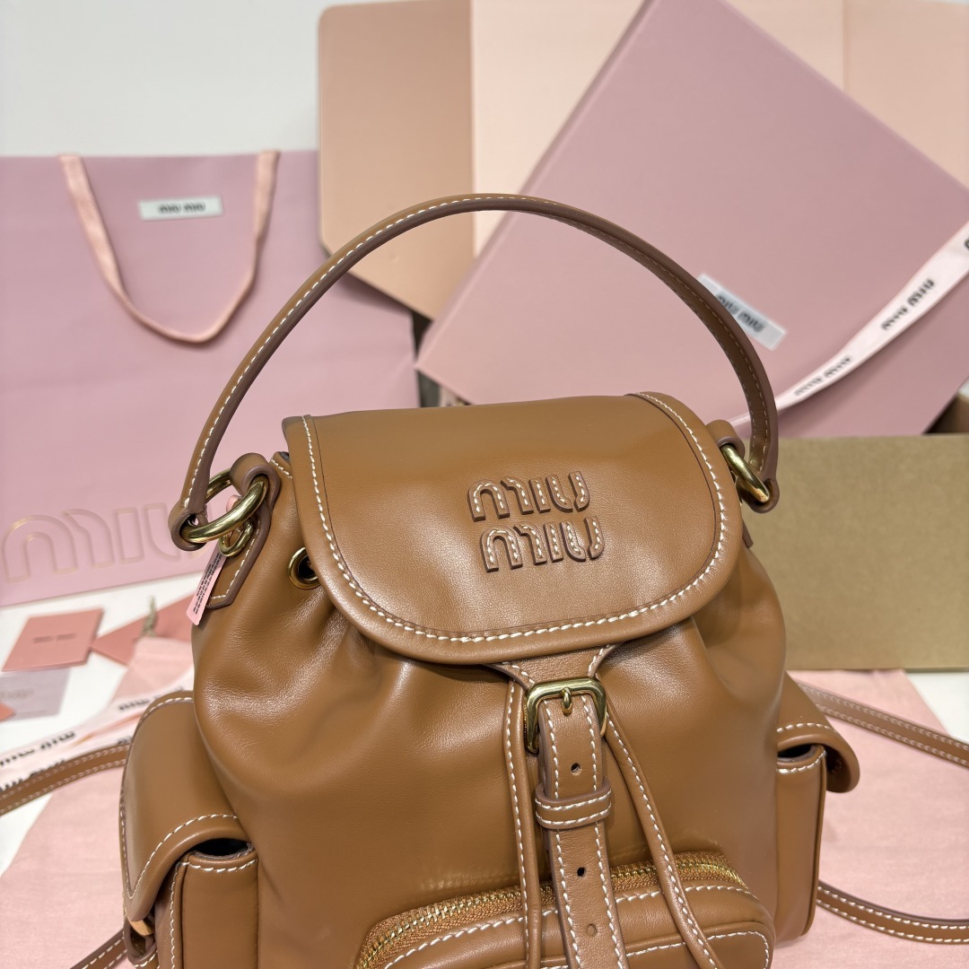 ミュウミュウ「Miu Miu」キャンパス バックパック レザー マルチポケット