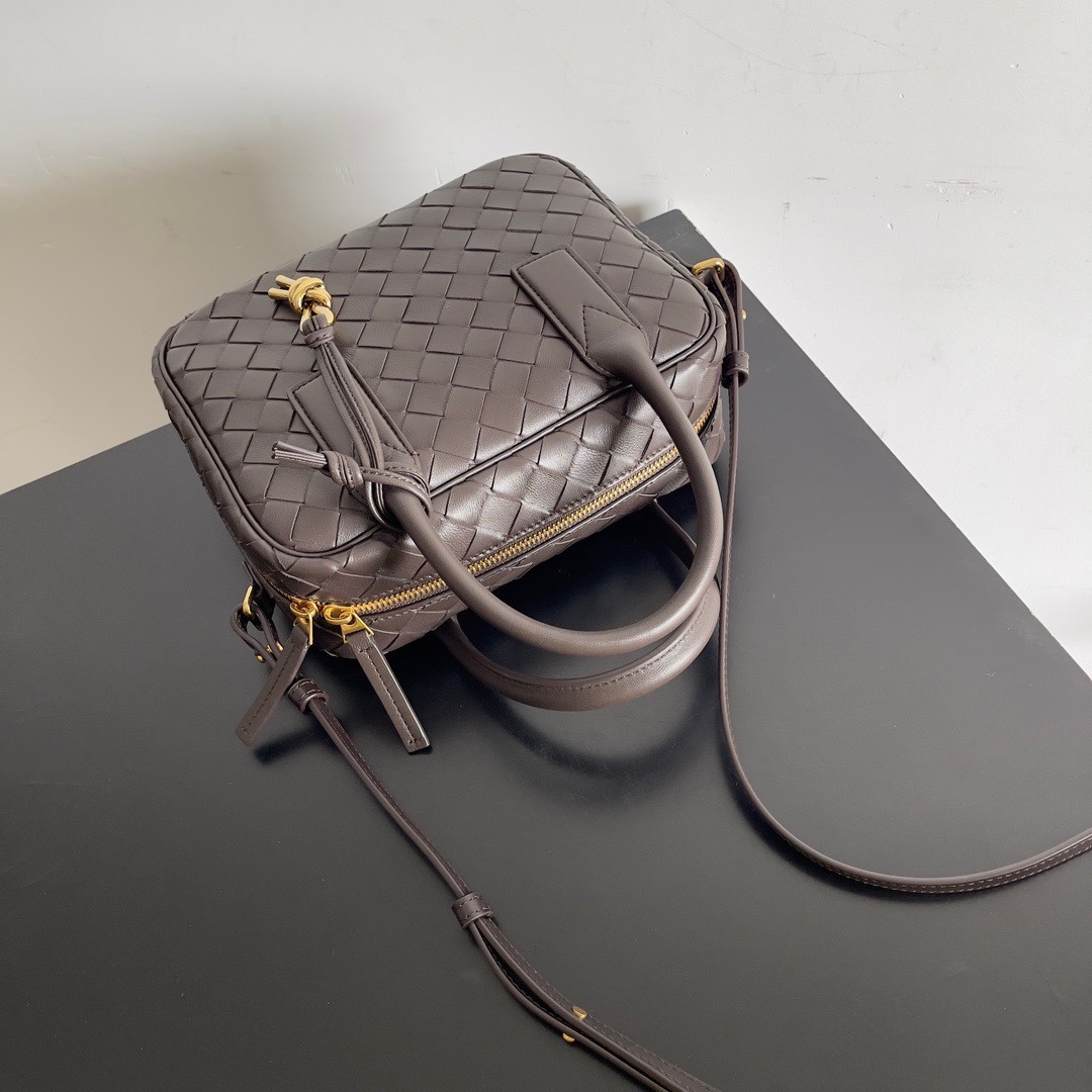 ボッテガ・ヴェネタ「Bottega Veneta」ゲットアウェイ スクエアバッグ イントレチャート レザー