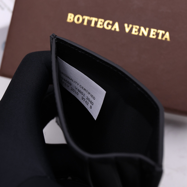 ボッテガ・ヴェネタ「Bottega Veneta」イントレチャート スリムカードホルダー