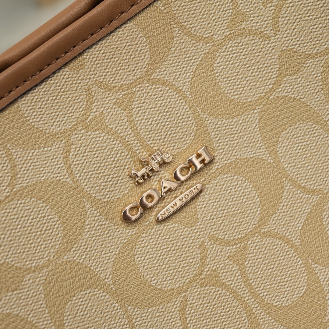 コーチ「Coach」ラージトートバッグ