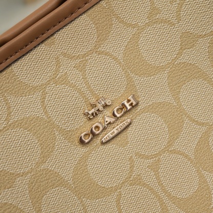 コーチ「Coach」ラージトートバッグ