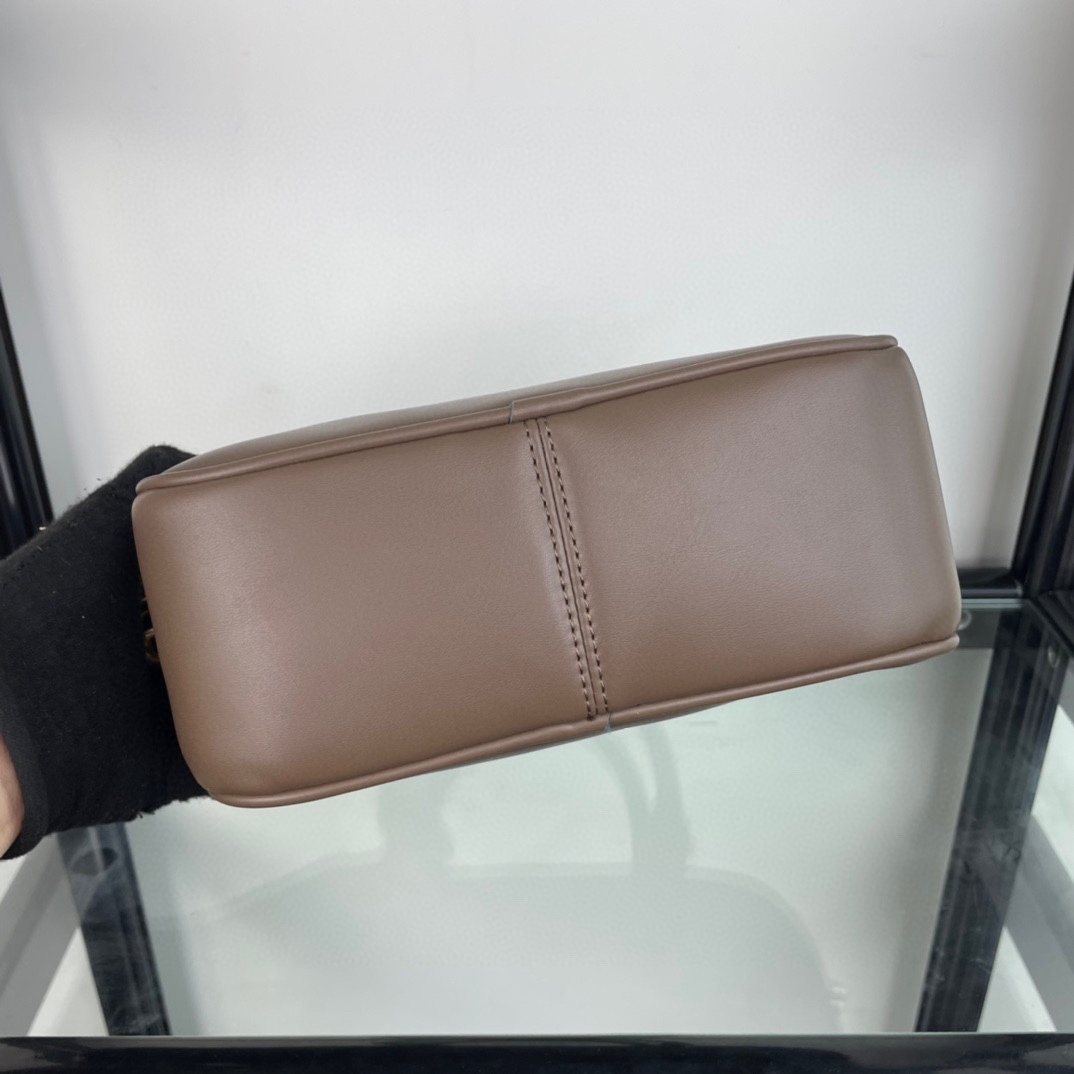 コーチ「Coach」レザー アンダーアームバッグ