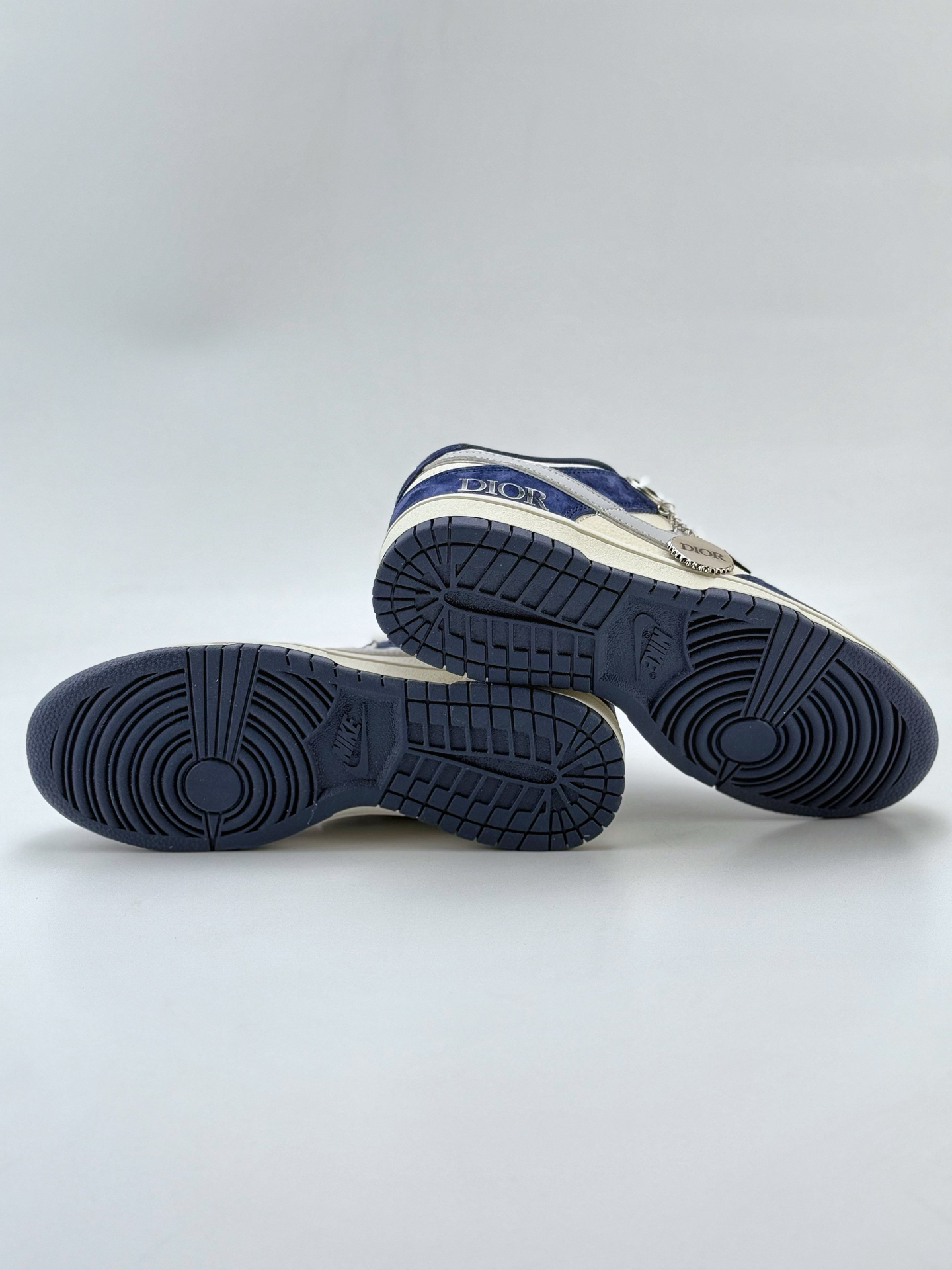 「コラボモデル」Dior x NikeSB ダンク ロウ ホワイト/ブルー/グレー 3M