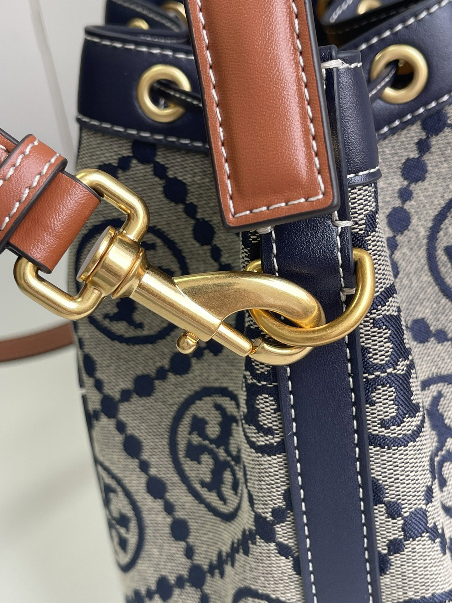 トリー バーチ「Tory Burch」 T Monogram バケットバッグ