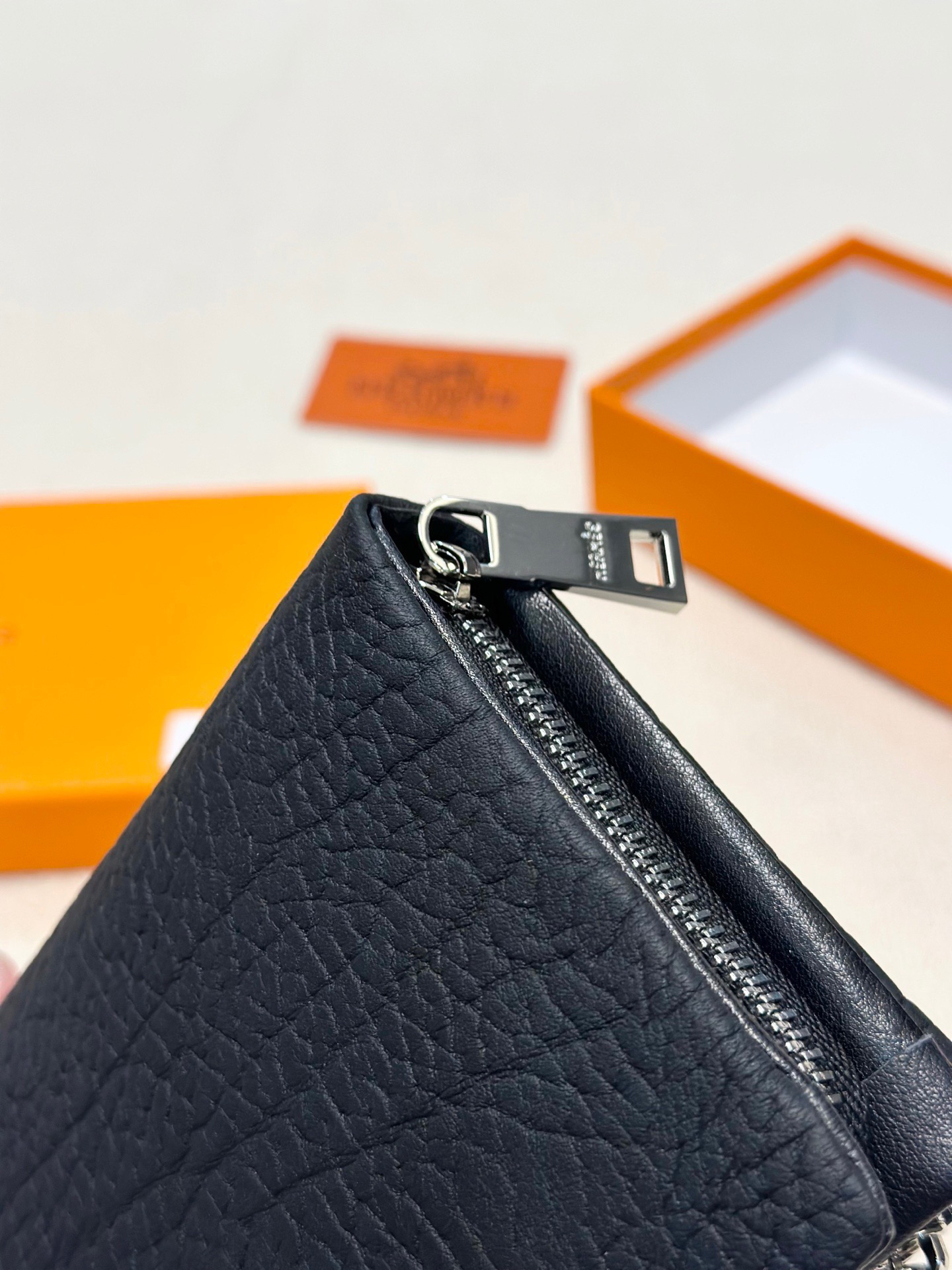 エルメス「Hermès」男性必須の大型ファスナー財布