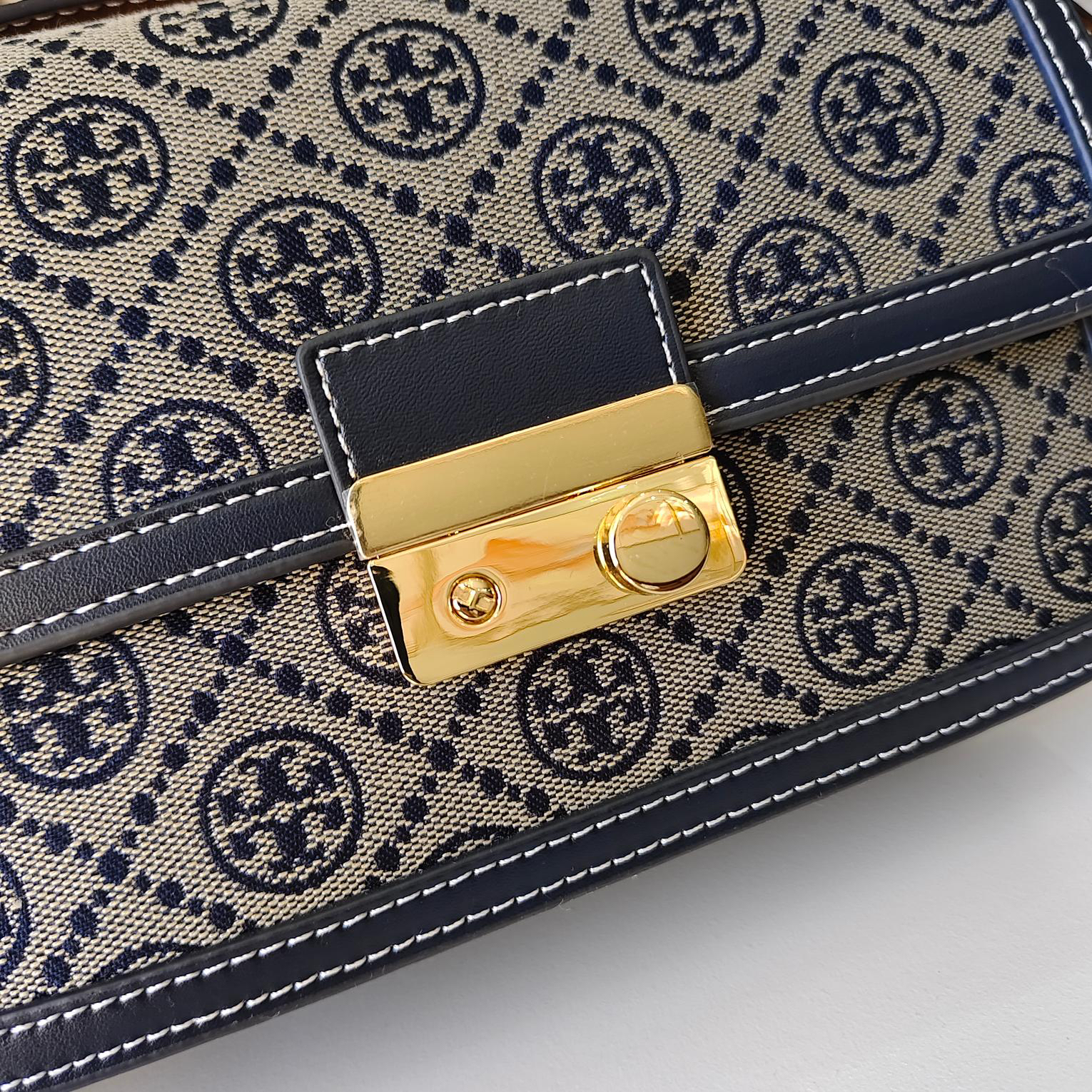 トリー バーチ「Tory Burch」 T Monogram ショルダーバッグ