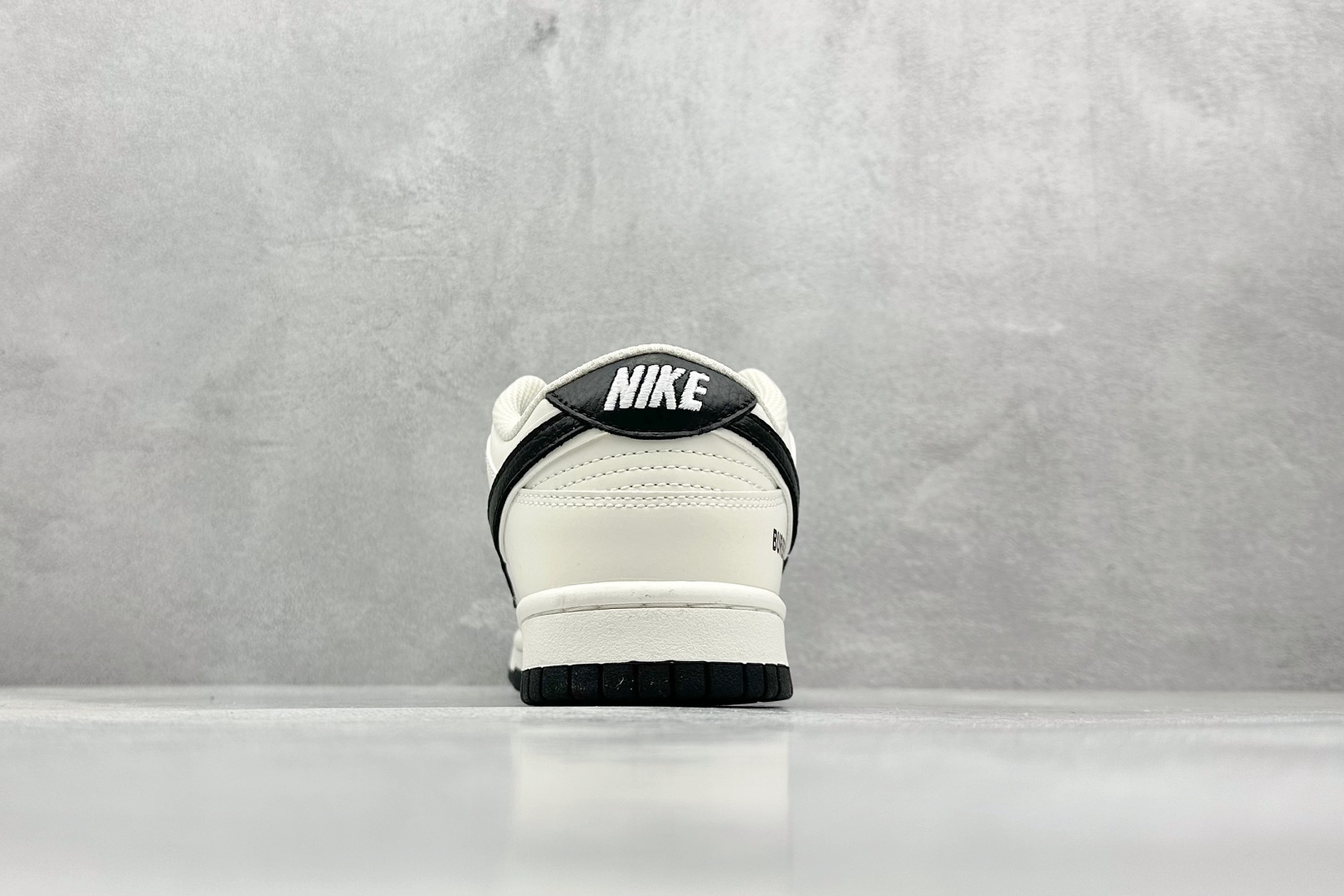 「コラボモデル」Burberry x NikeSB Dunk Low XC （Nike × BURBERRY Collaboration Nike SB Dunk Low XC）