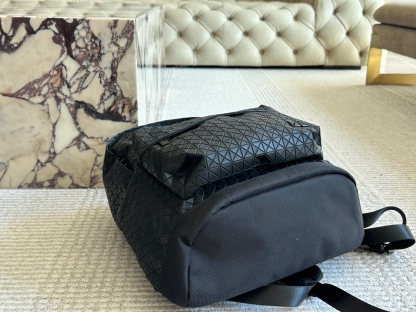 イッセイ・ミヤケ「Issey Miyake」ジオメトリックリュックサック